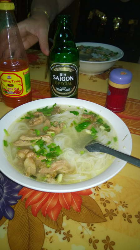 Thérèse Gambin – soupe phô à Ninh Binh, Vietnam