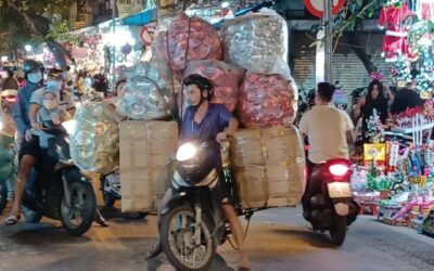 Livraison des restaurants en moto bien sûr ! (Hanoï, Vietnam)