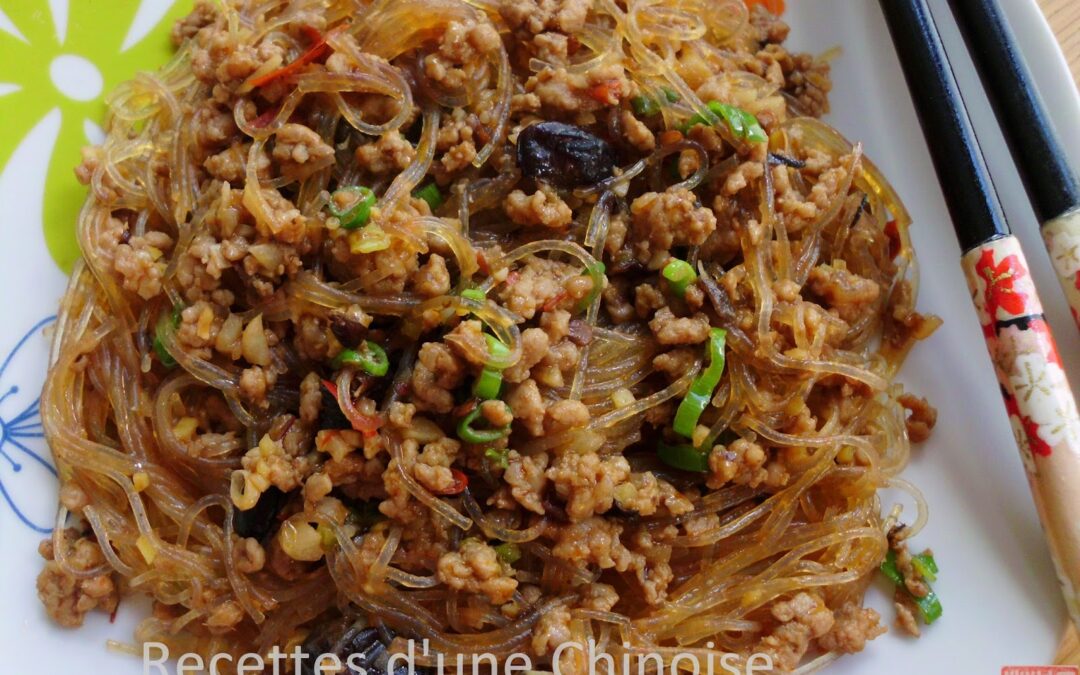 Fourmis grimpant à un arbre, un plat ?