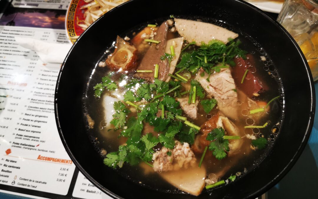 Soupe spéciale phnom penh du restaurant Phnom Pich à Lyon